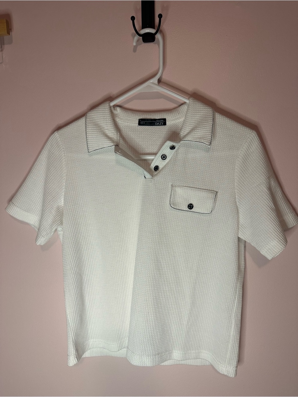 DAZY White Short-Sleeve Textured Polo Tee